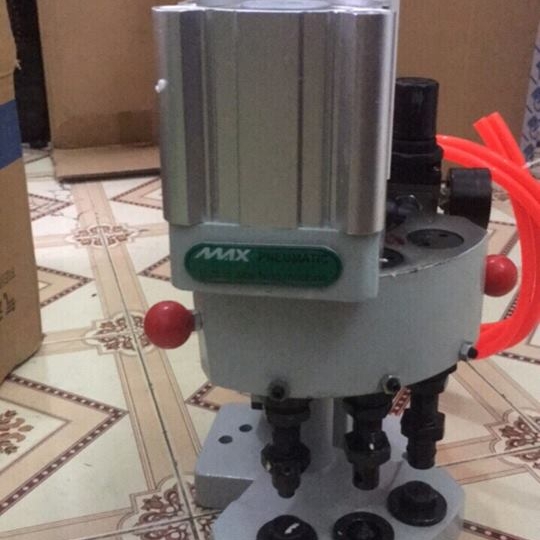MÁY DẬP NÚT ĐỒNG BẰNG HƠI 1 ĐẦU MAX - Q1